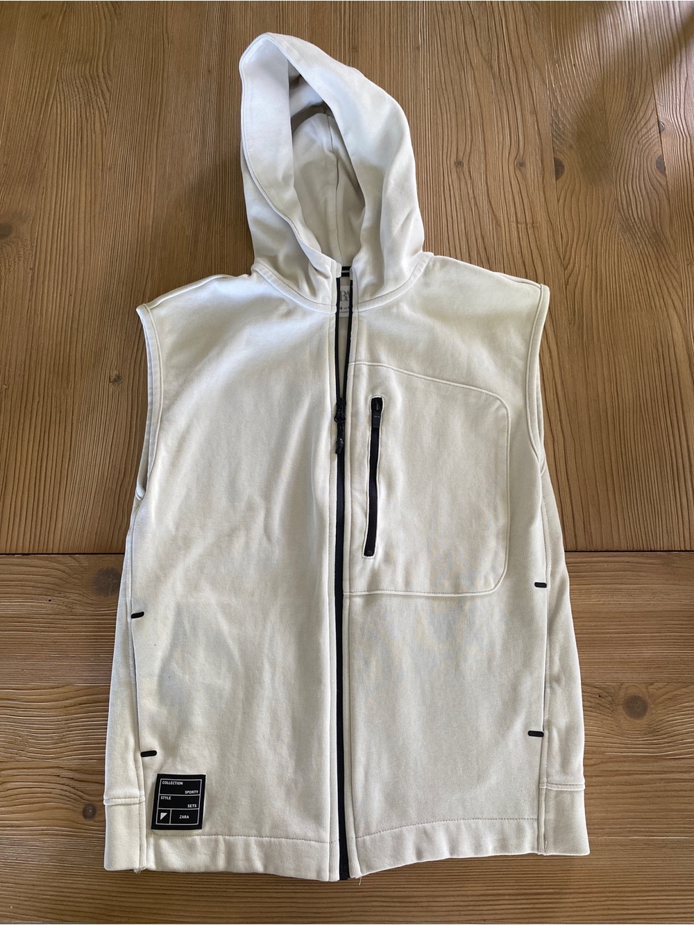 Zara boys 11/12 White Hooded Sleeveless Zip Vest